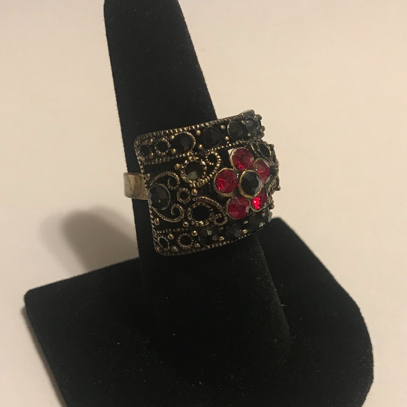 RED & BLACK RHINESTONE FILIGREE RING - Picture 1 of 1